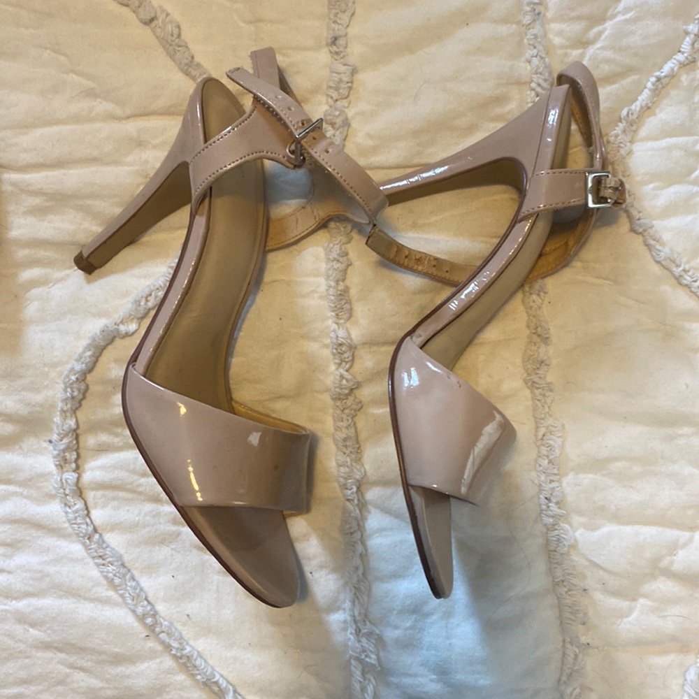 Tan heel